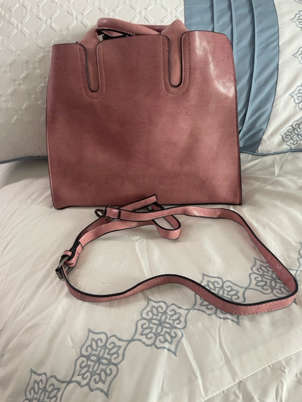 Women’s Pink Crossbody Tote Bag - Versatile Everyday Carry - Picture 2 of 6